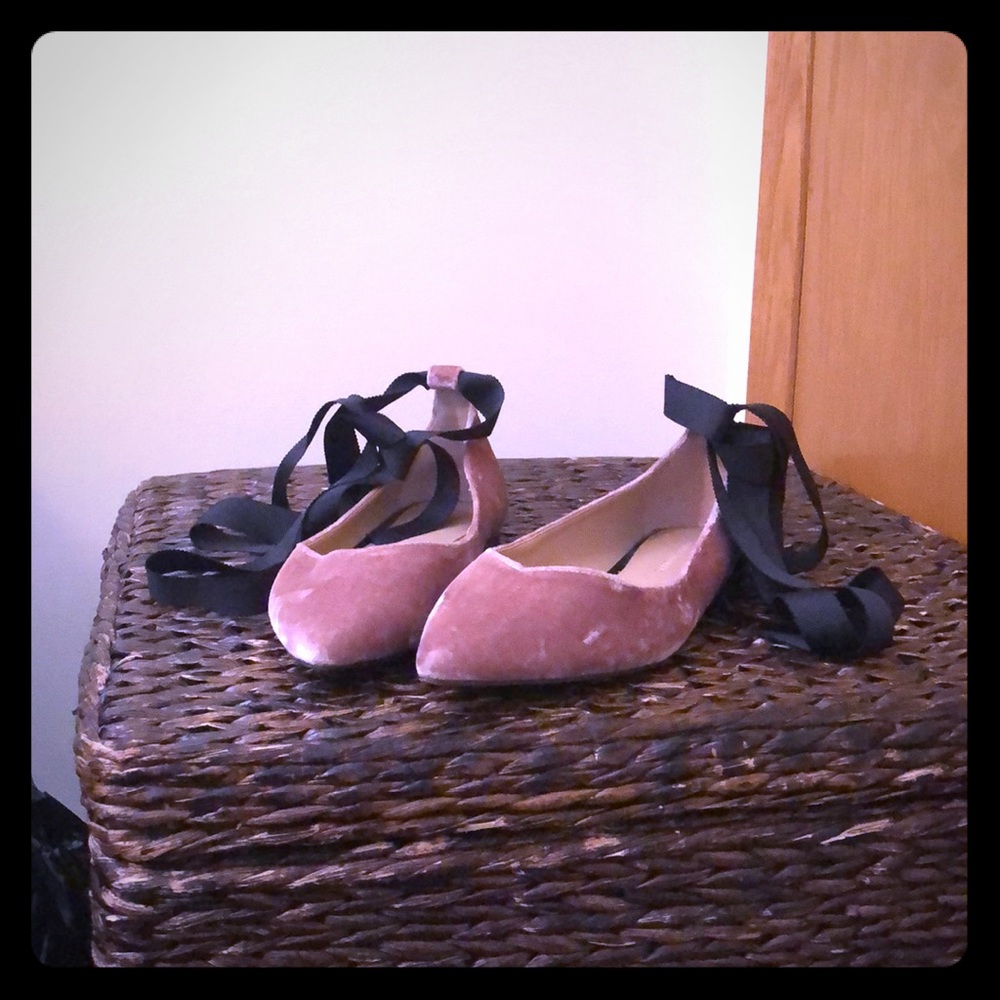 Women’s Banana Republic flats
